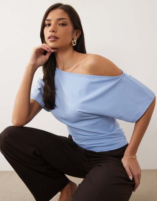 ASOS DESIGN - Getailleerde top met afhangende schouder in lichtblauw, 3 van 4