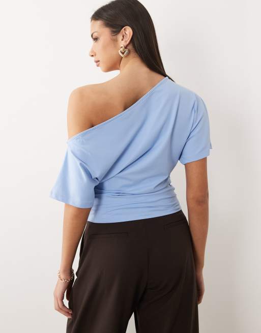 ASOS DESIGN - Getailleerde top met afhangende schouder in lichtblauw, 4 van 4