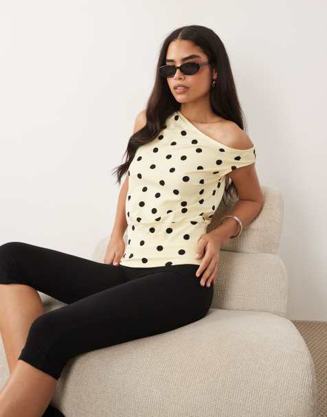 ASOS DESIGN - Getailleerde top met blote schouders en stippen in marineblauw en ecru - view 1