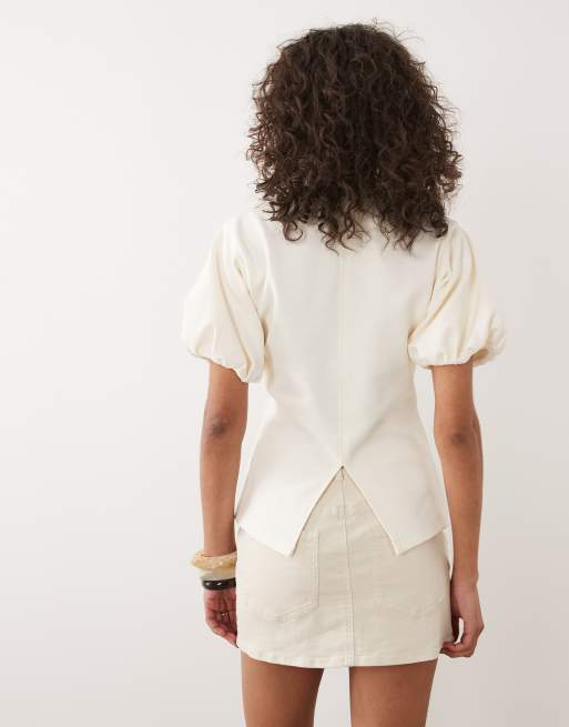 ASOS DESIGN - Getailleerde top met interlock-naden en pofmouwen in crème, 4 van 4