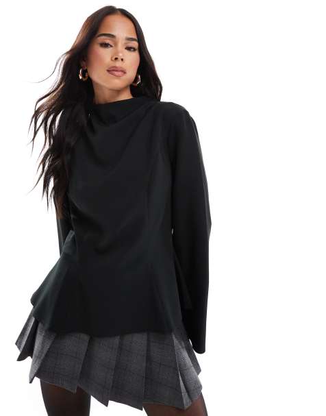 ASOS DESIGN - Getailleerde top met peplum en uitlopende mouwen in zwart - view 1