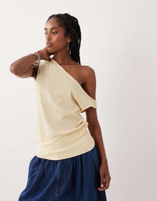 ASOS DESIGN - Getailleerde top met textuur en blote schouders in lichtgeel, 3 van 4