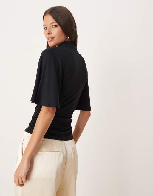 ASOS DESIGN - Getailleerde top met vleermuismouwen in zwart, 3 van 4