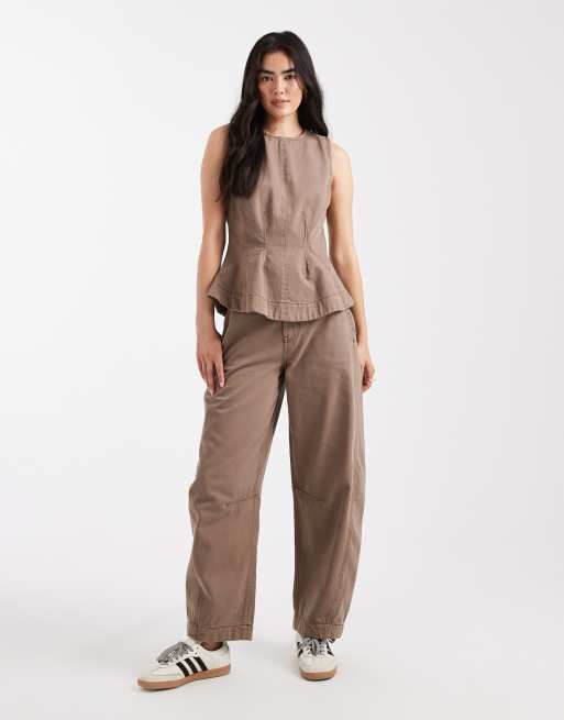 ASOS DESIGN - Gewassen broek met ronde wijde pijpen en contrastnaden in taupegrijs, deel van co-ord set