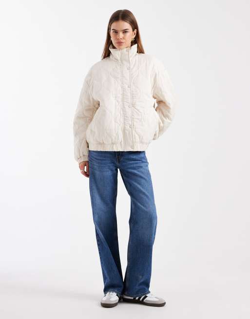 ASOS DESIGN - Gewatteerd doorgestikt bomberjack in crème, 2 van 4