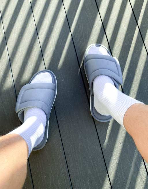 ASOS DESIGN - Gewatteerde lounge slippers in grijs
