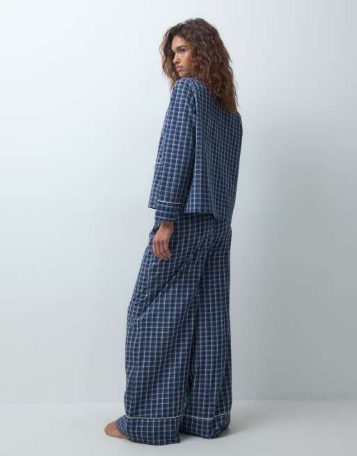 ASOS DESIGN gewebtes langärmliges Pyjama-Set in blau kariert, 3 von 4