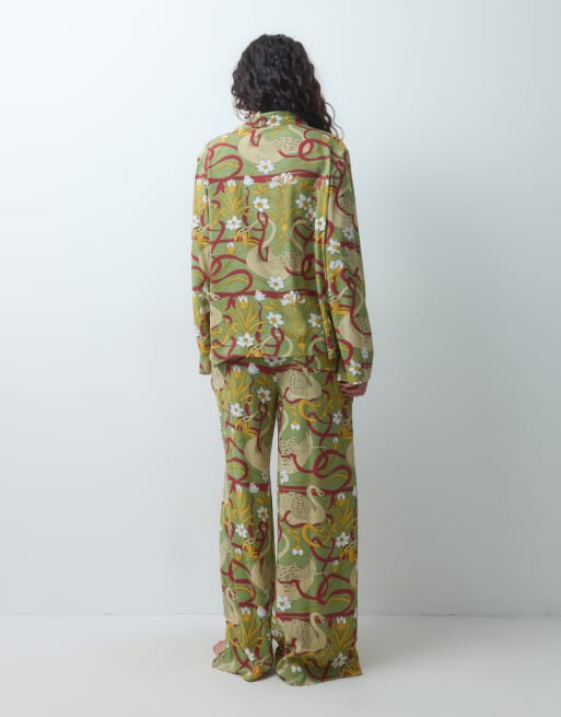 ASOS DESIGN gewebtes Modal-Pyjama-Set mit Langarm und Schwanenmuster, 5 von 5