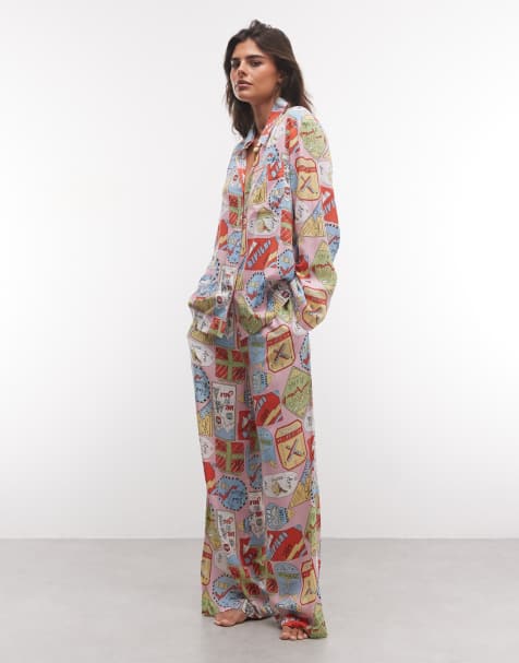 ASOS DESIGN gewebtes Modal-Pyjama-Set mit langen Ärmeln und Christmas-Postkarten-Print - view 1