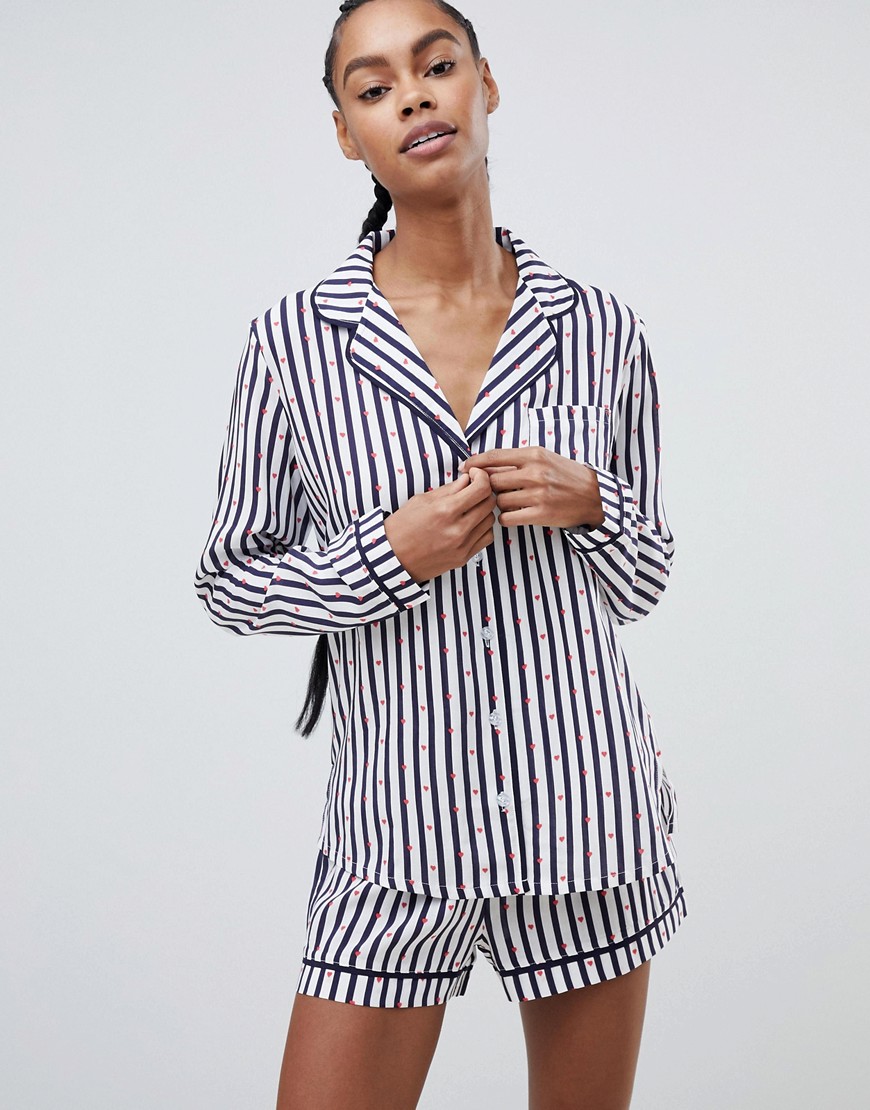ASOS DESIGN - Geweven pyjamaoverhemd en short met strepen in fijne hartjesprint-Marineblauw