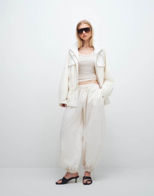 ASOS DESIGN - Giacca a vento stretta in vita scesa bianco sporco, 4 di 11