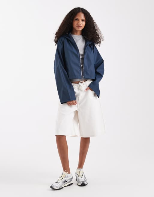 ASOS DESIGN giacca antipioggia corta gommata con cappuccio navy, 2 di 4