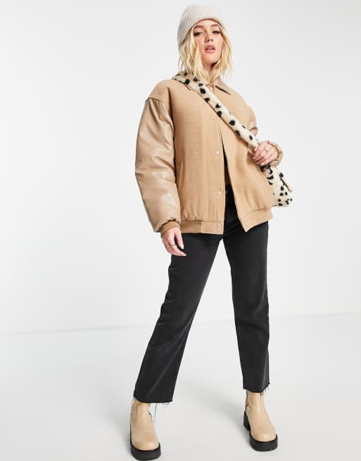 ASOS DESIGN - Giacca bomber college color cammello con maniche in pelle sintetica, 3 di 4