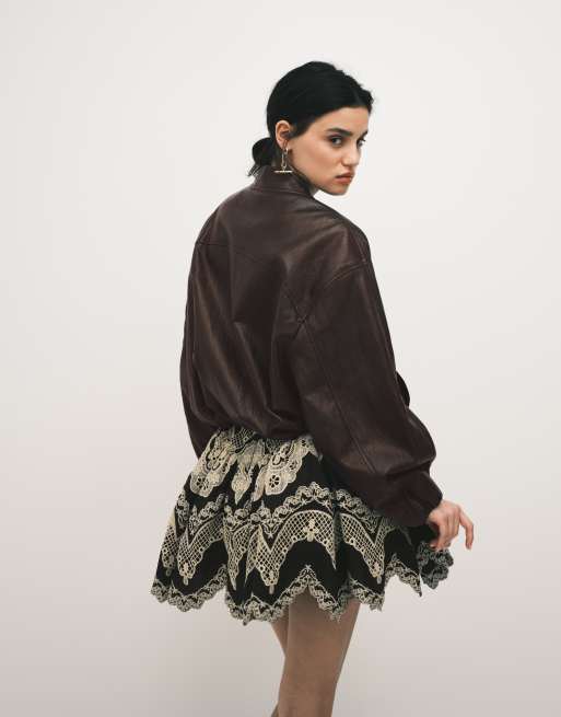 ASOS DESIGN - Giacca bomber oversize in pelle sintetica slavata marrone, 2 di 4
