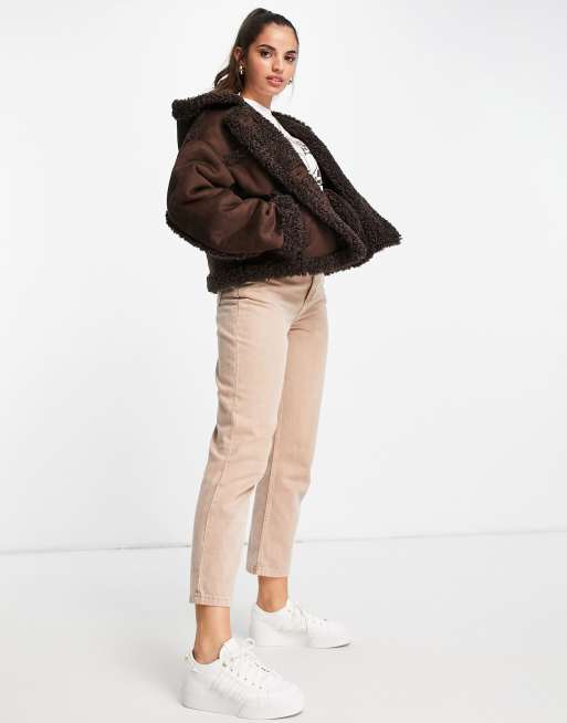 ASOS DESIGN - Giacca con cappuccio marrone con finiture in pile borg