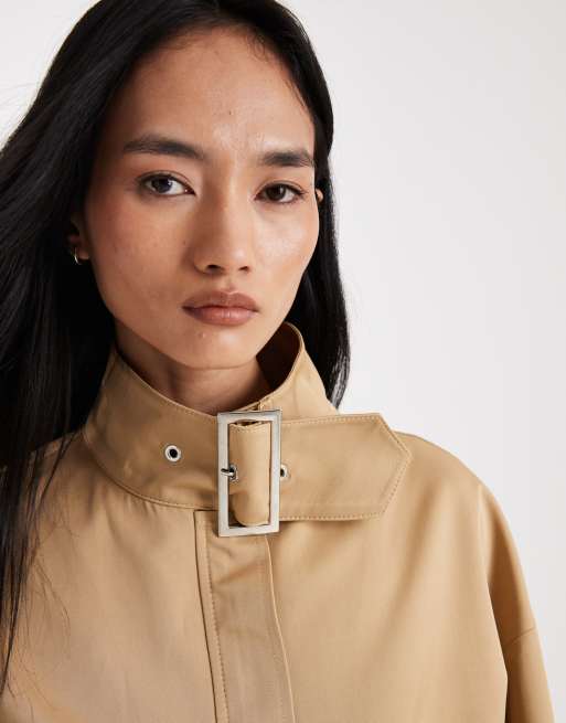 ASOS DESIGN - Giacca corta color pietra con collo a imbuto e fibbia, 3 di 4