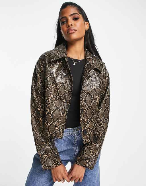 ASOS DESIGN - Giacca corta marrone con stampa pitonata