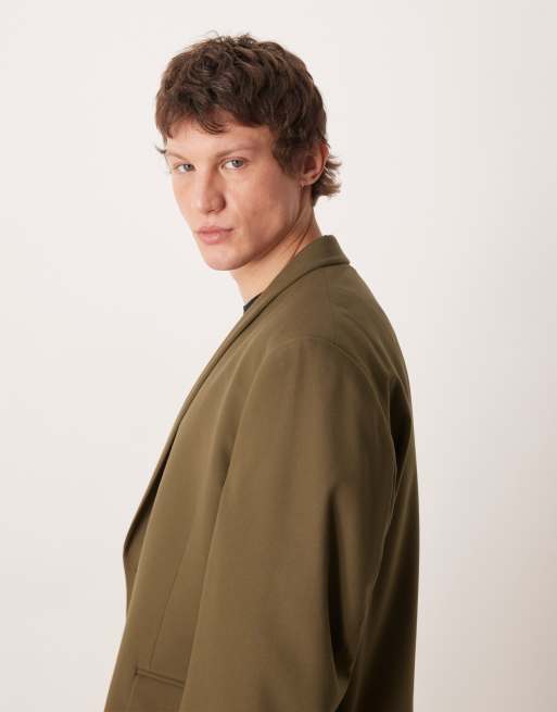 ASOS DESIGN - Giacca da abito doppiopetto squadrata avvolgente con collo sciallato in twill verde oliva, 4 di 5