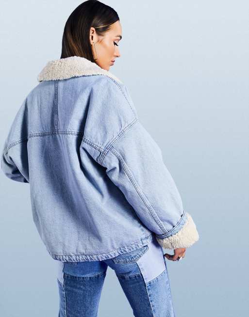 ASOS DESIGN - Giacca di jeans in misto cotone lavaggio chiaro con fodera in pile borg - LBLUE, 2 di 4