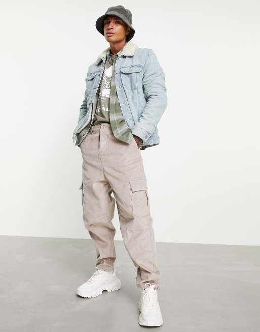 ASOS DESIGN - Giacca di jeans lavaggio chiaro con fodera in pile borg