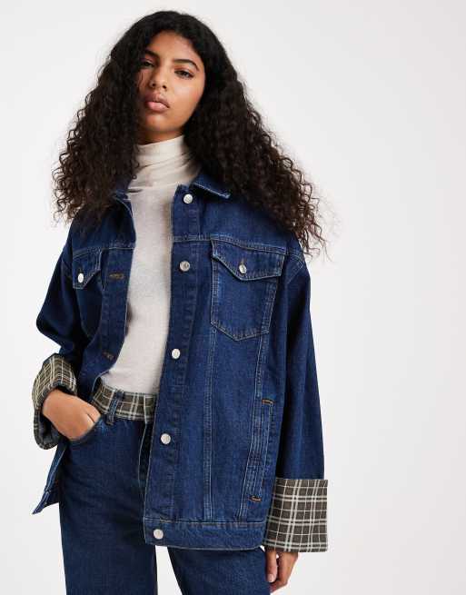 ASOS DESIGN - Giacca di jeans oversize indaco con stampa a quadri sui polsini, 3 di 4