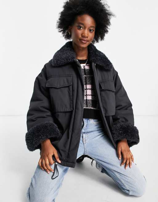 ASOS DESIGN - Giacca in cotone grigio antracite con colletto in pile borg