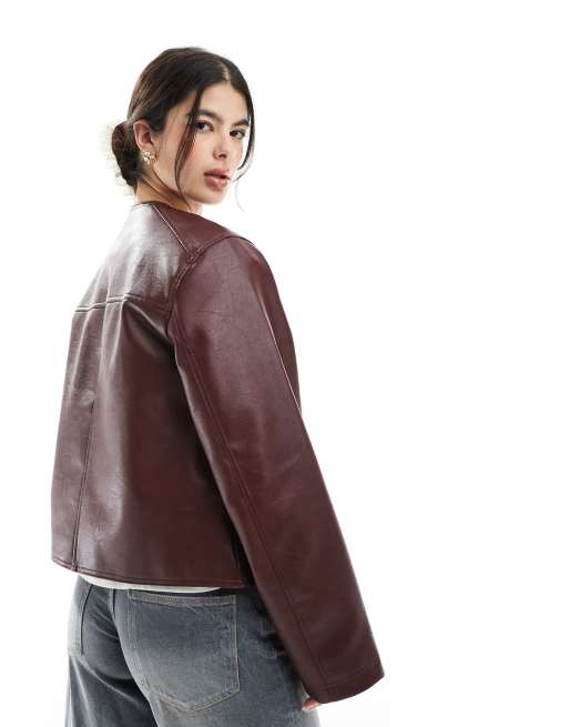 ASOS DESIGN - Giacca in pelle sintetica bordeaux senza colletto, 3 di 4