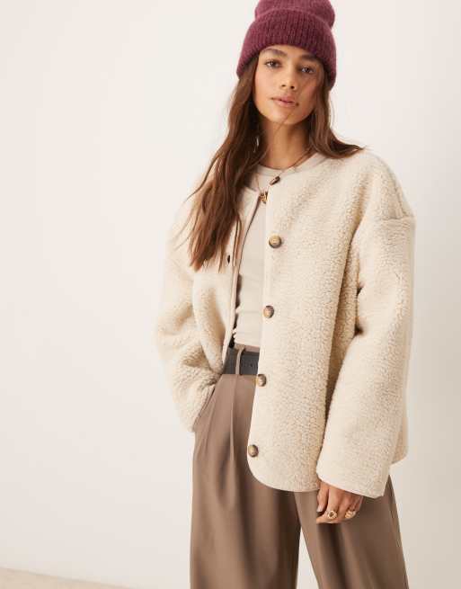 ASOS DESIGN - Giacca in pile borg color crema con profili in camoscio sintetico