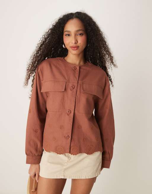 ASOS DESIGN - Giacca in twill e pizzo color terracotta senza colletto