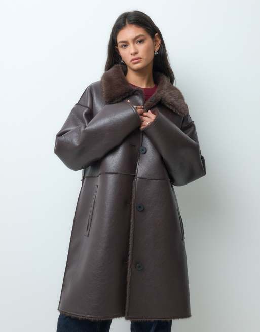 ASOS DESIGN giacca lunga in montone con fodera in pelliccia sintetica marrone scuro, 6 di 6