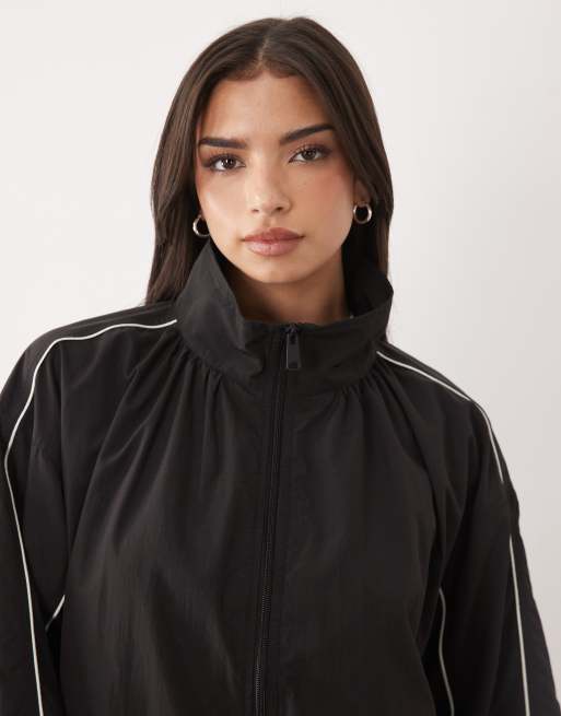 ASOS DESIGN - Giacca sportiva oversize nera e bianca con profili a contrasto e fondo a palloncino, 2 di 4