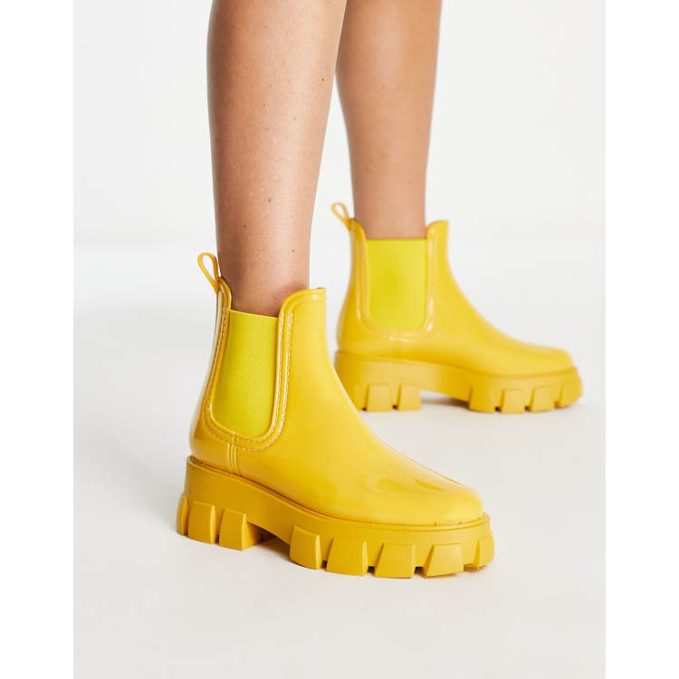 Yellow on sale rubber boots