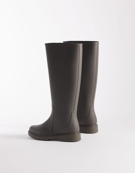 ASOS DESIGN Gigi gumboots in khaki, 2 of 4