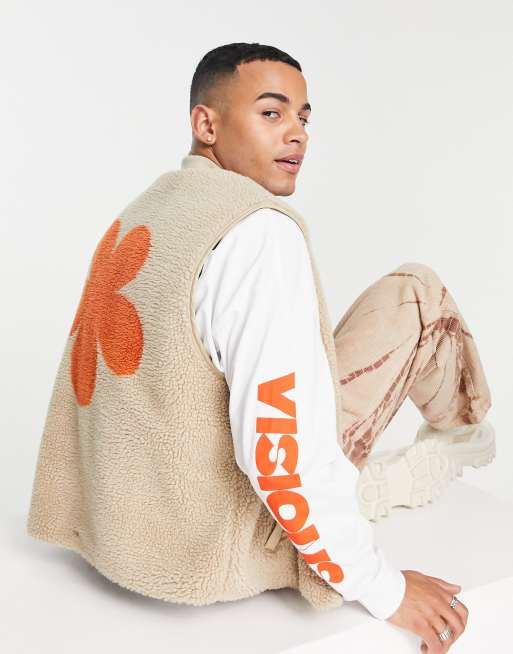 ASOS DESIGN – Gilet aus Kunstfell in Ecru mit farblich abgesetztem, aufgesticktem Blumendesign in Orange