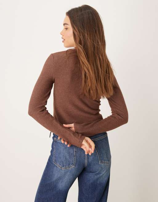 ASOS DESIGN - Gilet brossé effet rétréci - Chocolat, 2 de 4