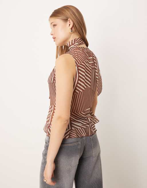 ASOS DESIGN - Gilet color cioccolato a righe con volant e foulard, 4 di 4