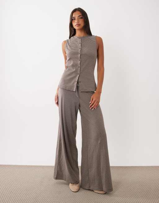 ASOS DESIGN gilet coordinato con bottoni e girocollo a righe cioccolato, 2 di 4