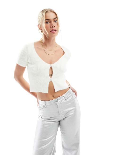 ASOS DESIGN - Gilet court duveteux et fendu devant - Crème