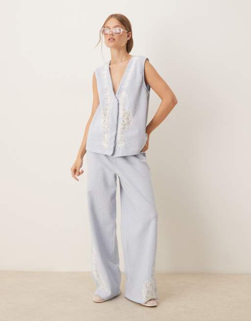 ASOS DESIGN - Gilet de tailleur brodé en crépon, 2 de 4