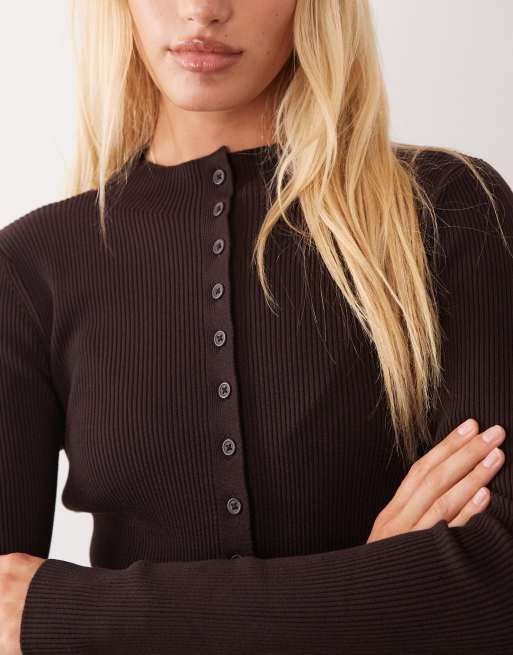 ASOS DESIGN gilet en maille côtelée à col montant boutonné couleur chocolat, 3 de 4