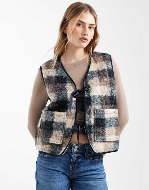 ASOS DESIGN - Gilet en polaire imitation peau de mouton avec motif carreaux et nœud - view 1