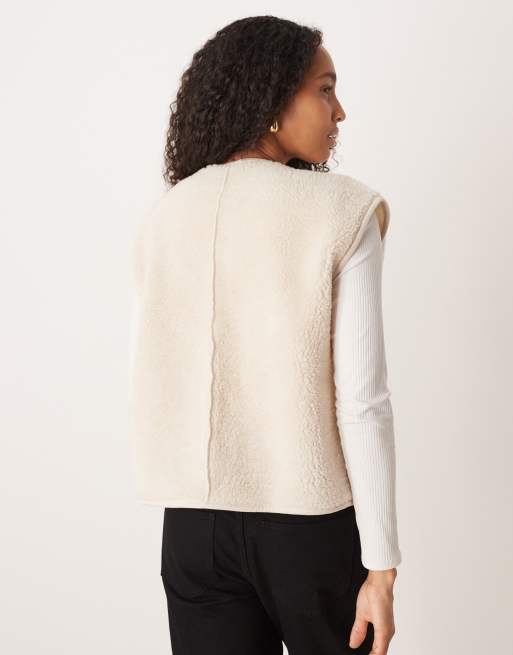 ASOS DESIGN - Gilet in pile borg color crema con abbottonatura laterale, 3 di 4