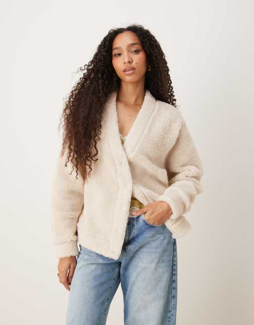 ASOS DESIGN - Gilet in pile borg color crema con bottoni e profili a contrasto