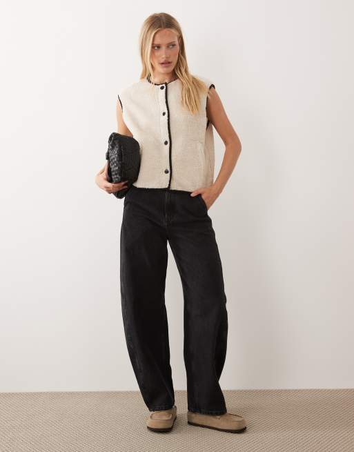 ASOS DESIGN - Gilet in pile borg color crema con bottoni e profili a contrasto, 2 di 4
