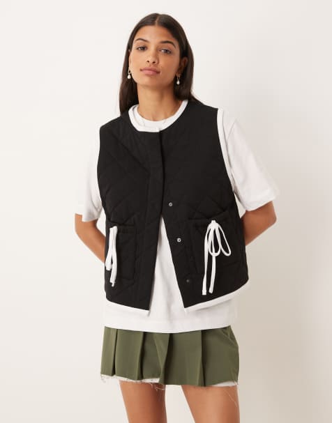 ASOS DESIGN - Gilet met doorgestikte contrasterende biezen en strik op de zakken in zwart - view 1