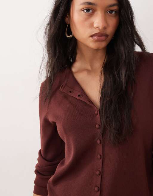 ASOS DESIGN - Gilet ras de cou en maille compacte à boutons recouverts - Chocolat, 3 de 4