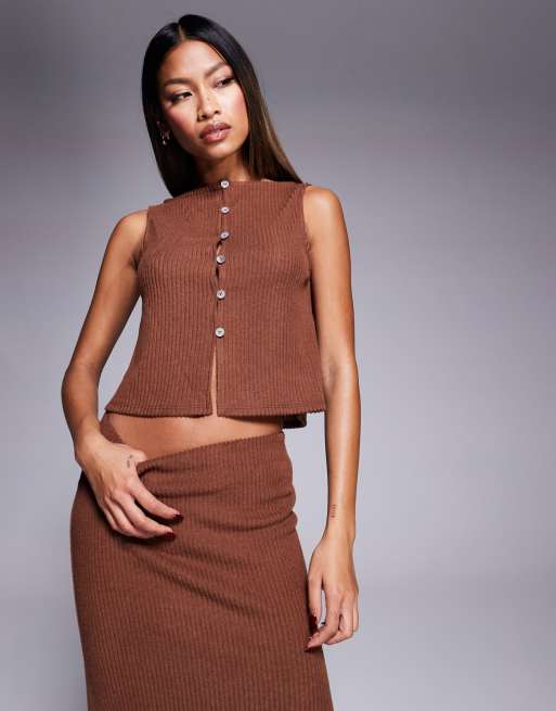 ASOS DESIGN - Gilet sans manches d'ensemble coupe carrée en maille côtelée brossée à encolure bateau - Marron