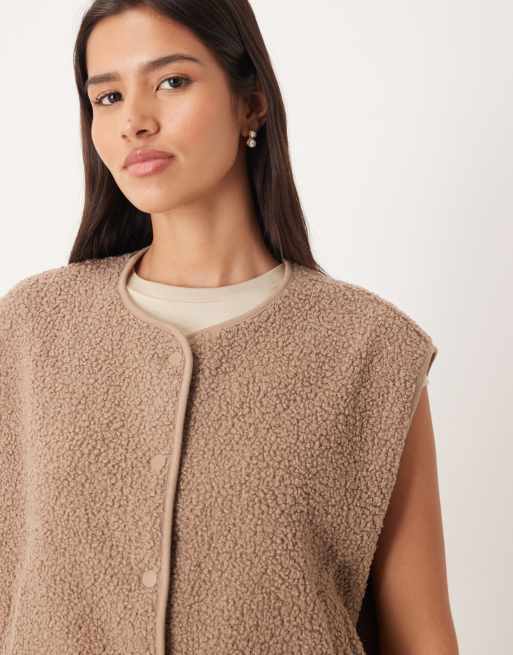 ASOS DESIGN - Gilet van borg in nertsbruin, 3 van 4