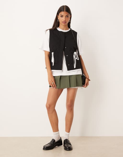 ASOS DESIGN gilet with quilted contrast binding design and bow pocket detail in black, 2 of 4