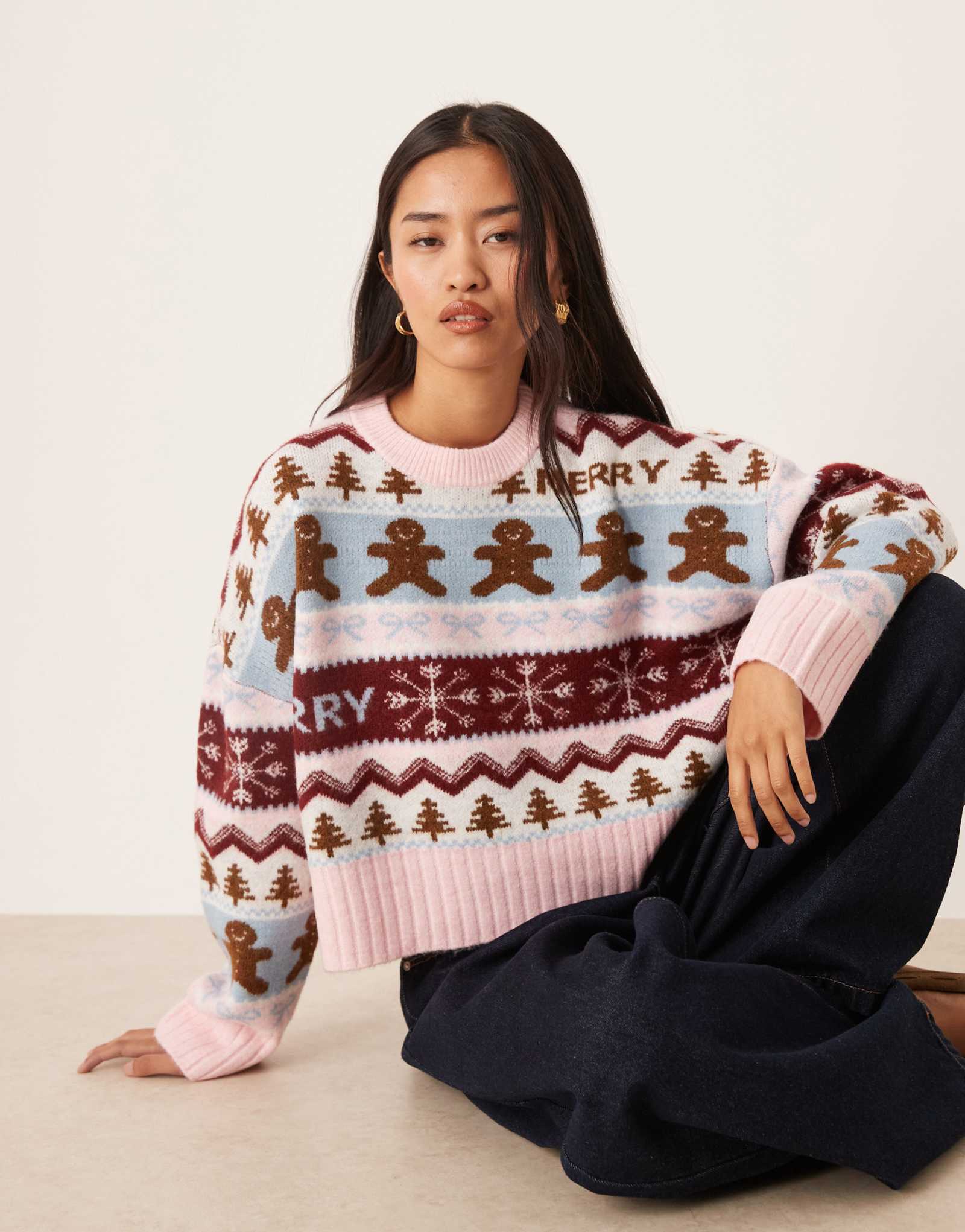 Свитер с пряничным рисунком ASOS DESIGN синего цвета